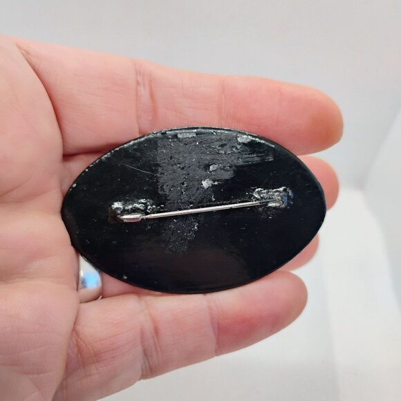 Vtg Russian Black Lacquer Brooch Hand Painted Bird Crane Winter Scene Oval - Picture 5 of 6